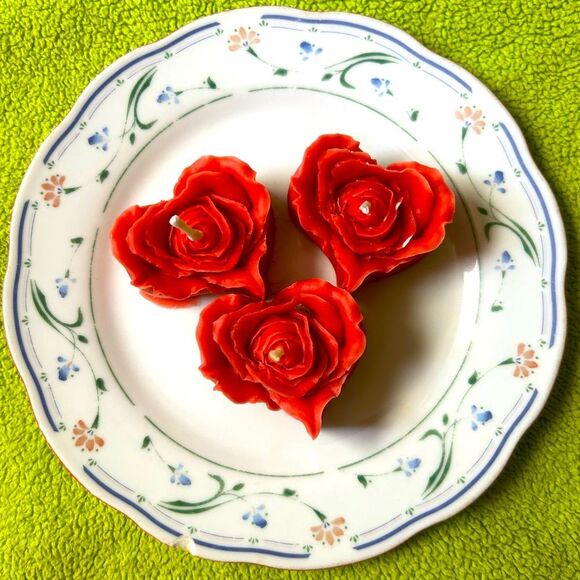 Set of 3 Heart-Shaped Rose Candles - Watermelon Scented - Picture 2 of 10